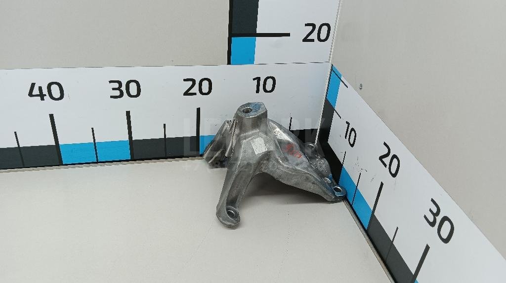 Кронштейн опоры двигателя