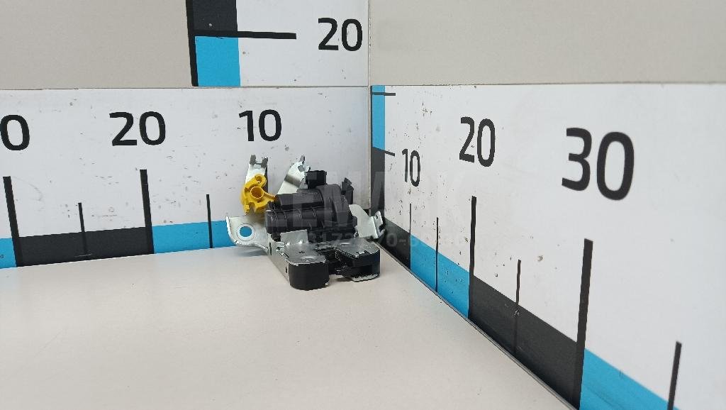 Замок багажника