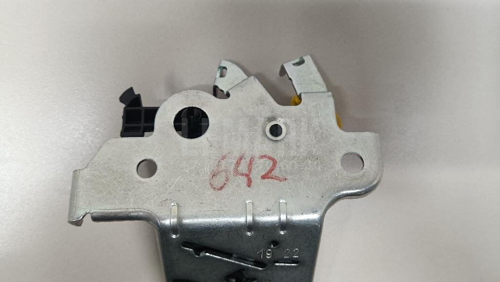 Замок багажника