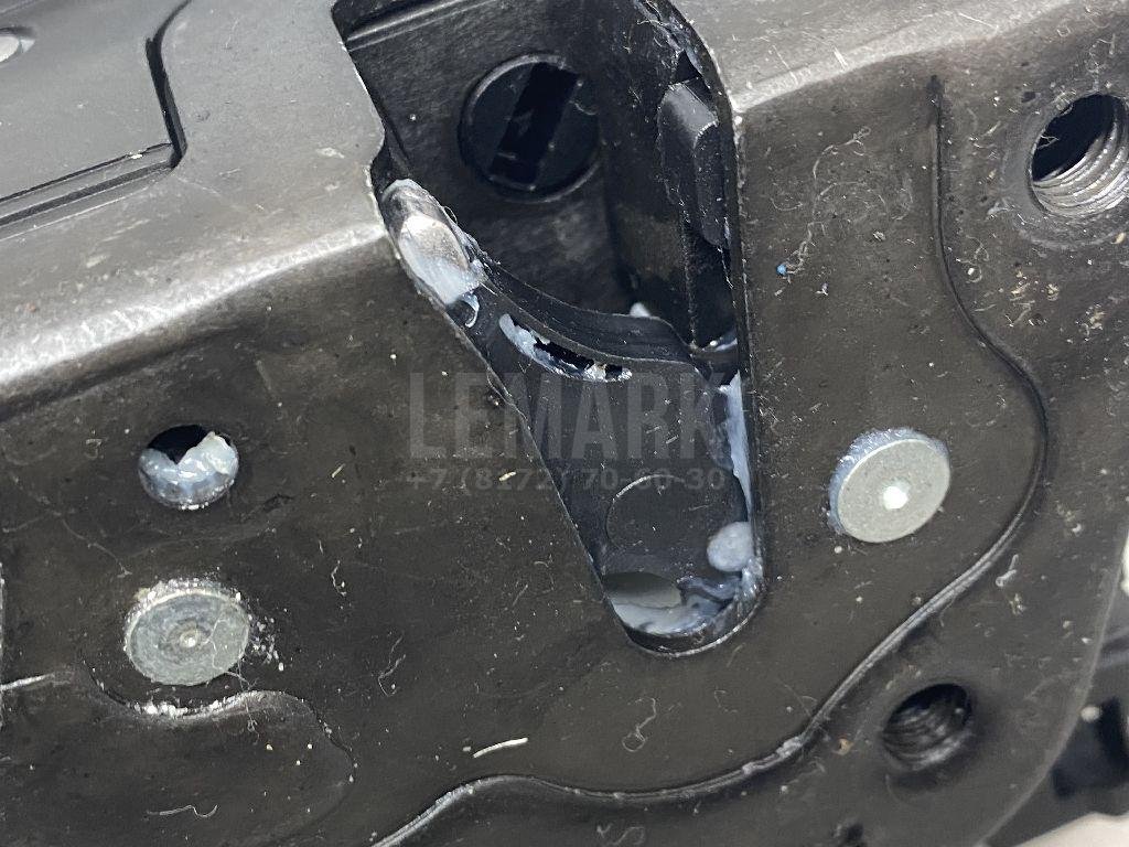 Замок двери задней левой