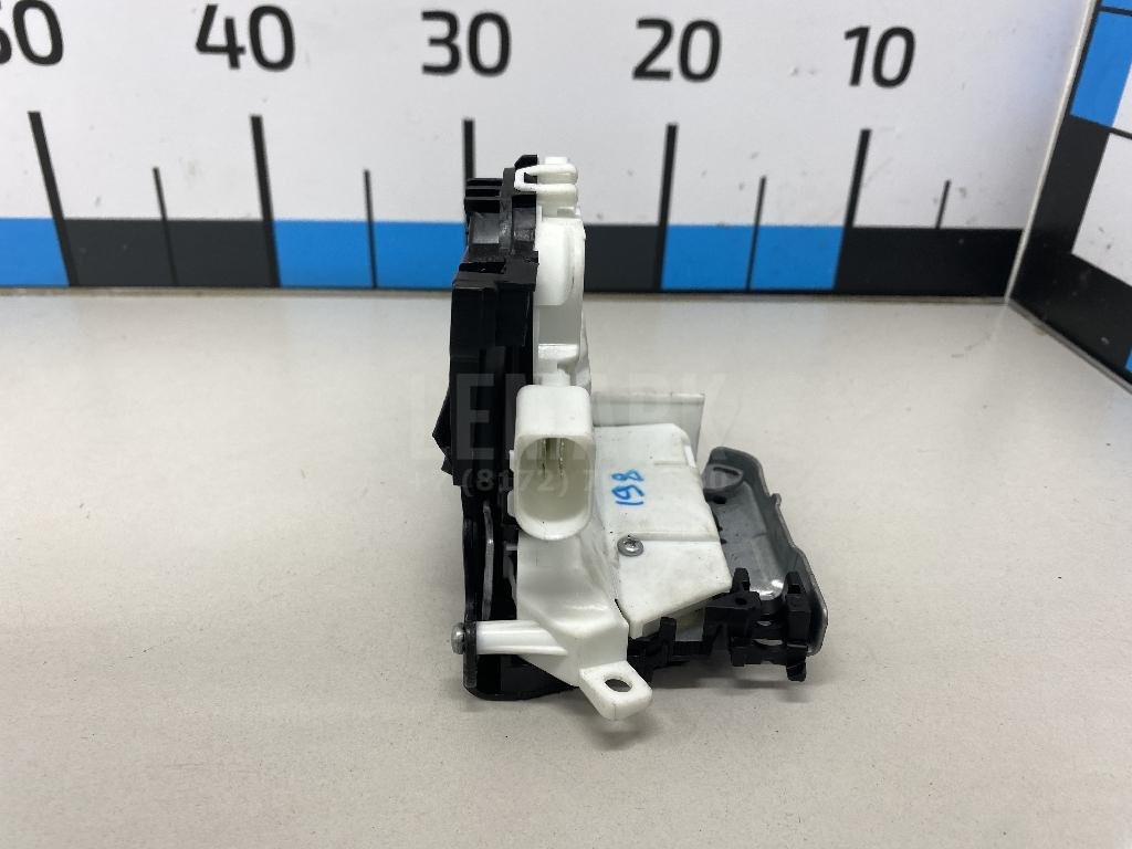 Замок двери задней левой