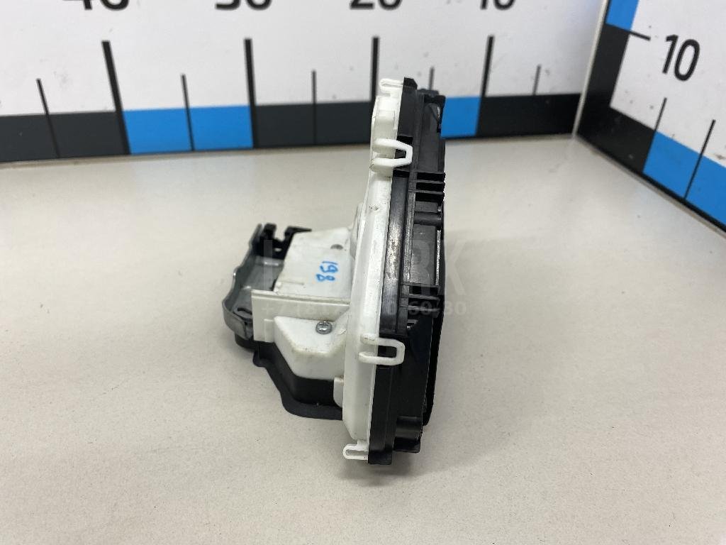 Замок двери задней левой