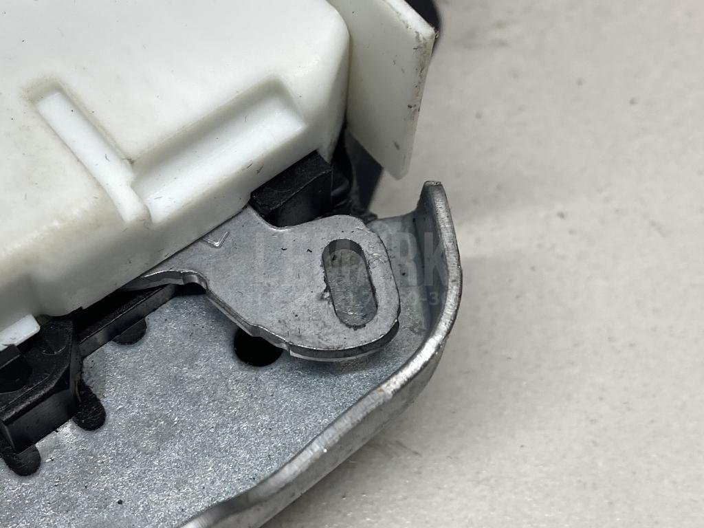 Замок двери передней левой