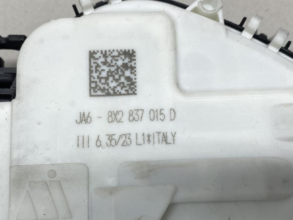 Замок двери передней левой