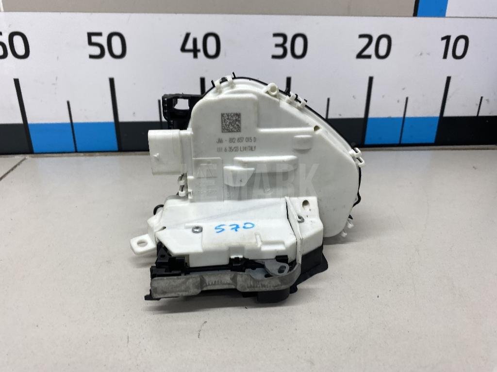 Замок двери передней левой