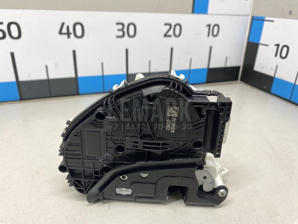 Замок двери передней левой