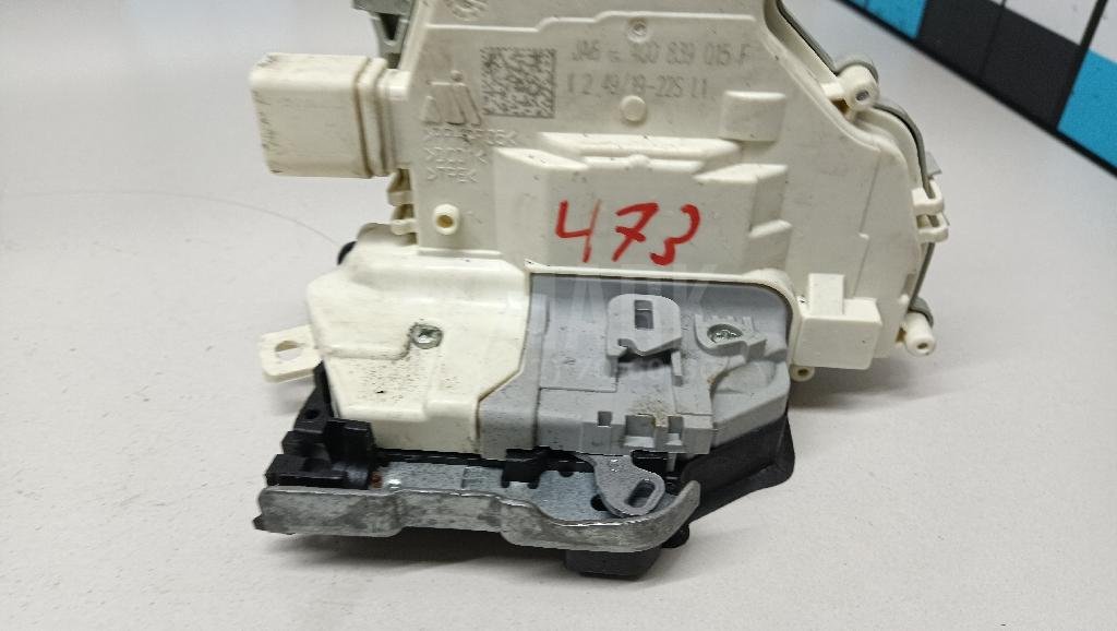 Замок двери задней левой