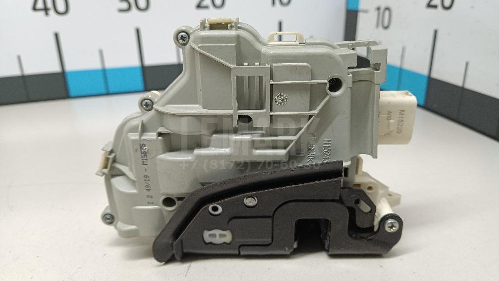 Замок двери задней левой