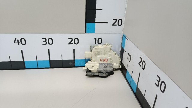 Замок двери задней левой