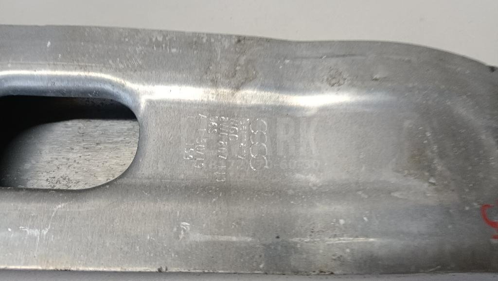 Усилитель переднего бампера