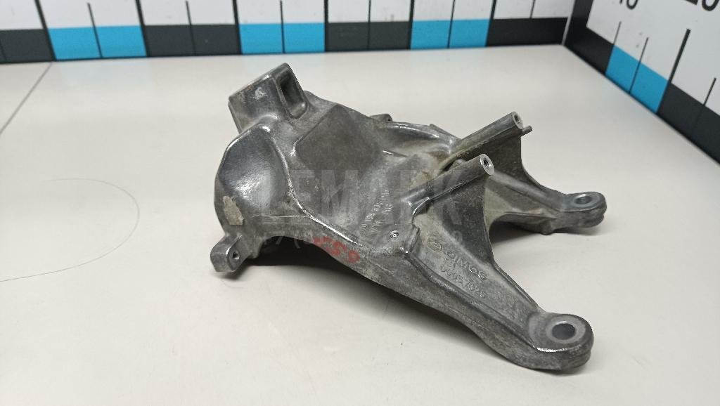 Кронштейн двигателя правый