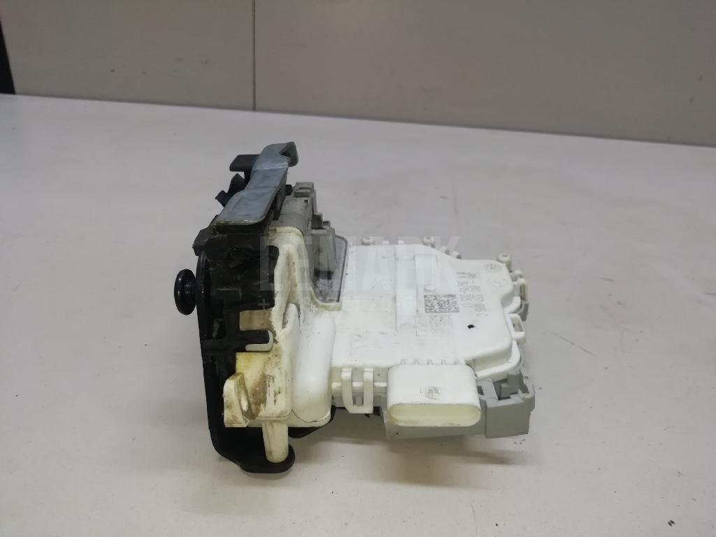 Замок двери передней правой