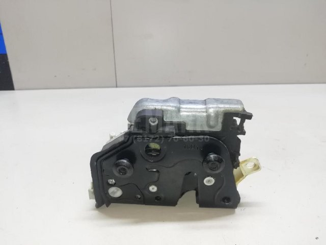 Замок двери передней правой