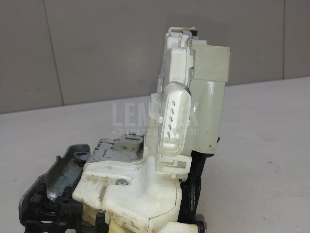 Замок двери передней правой