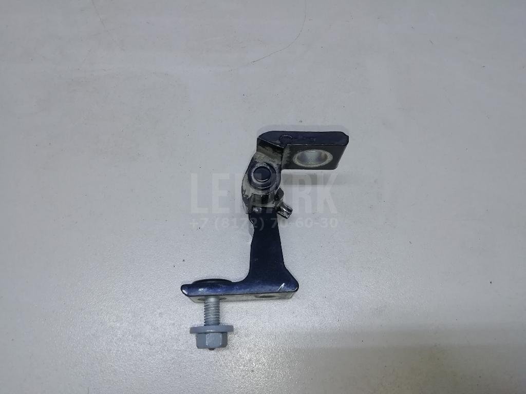 Петля двери