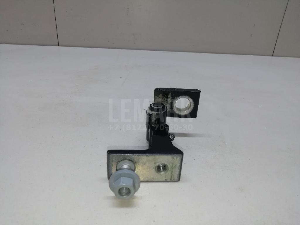 Петля двери