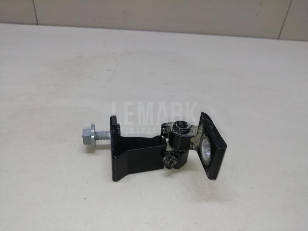 Петля двери