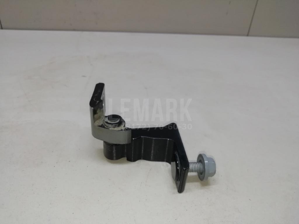 Петля двери