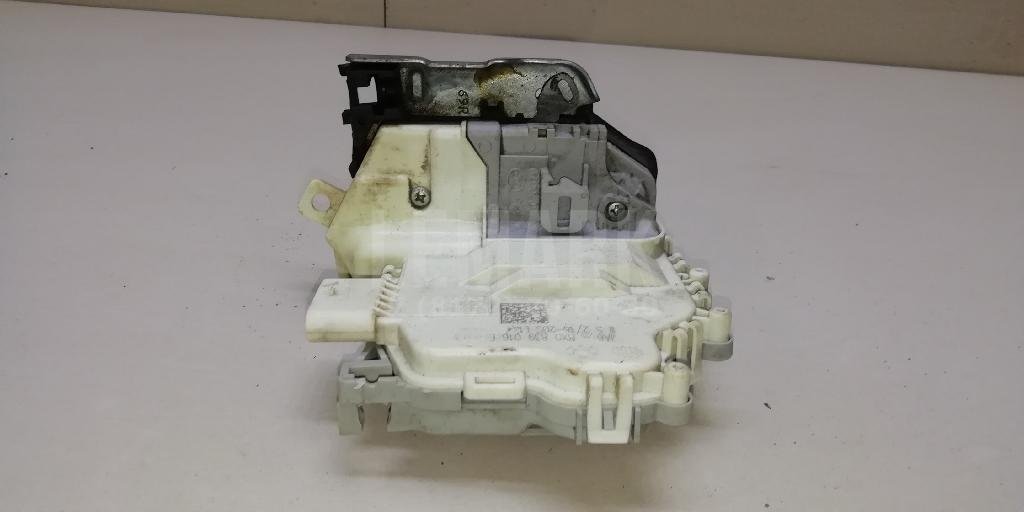 Замок двери задней правой