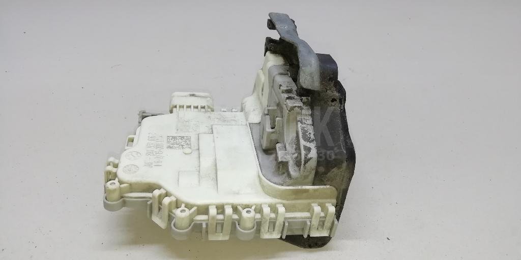 Замок двери передней правой