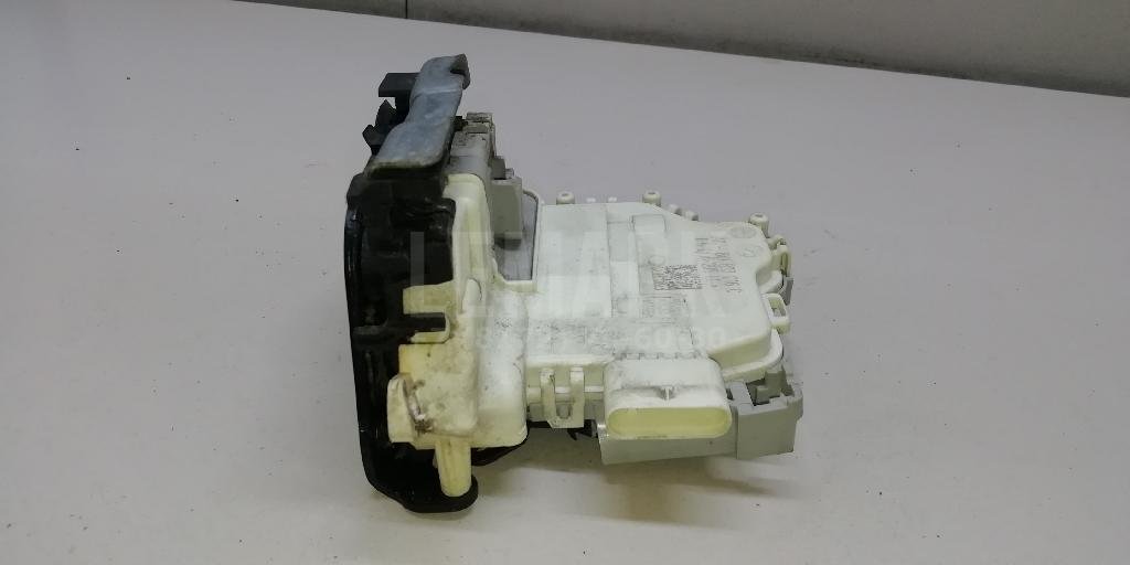 Замок двери передней правой