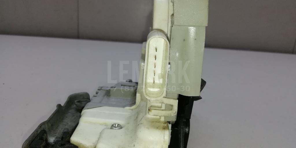 Замок двери передней правой