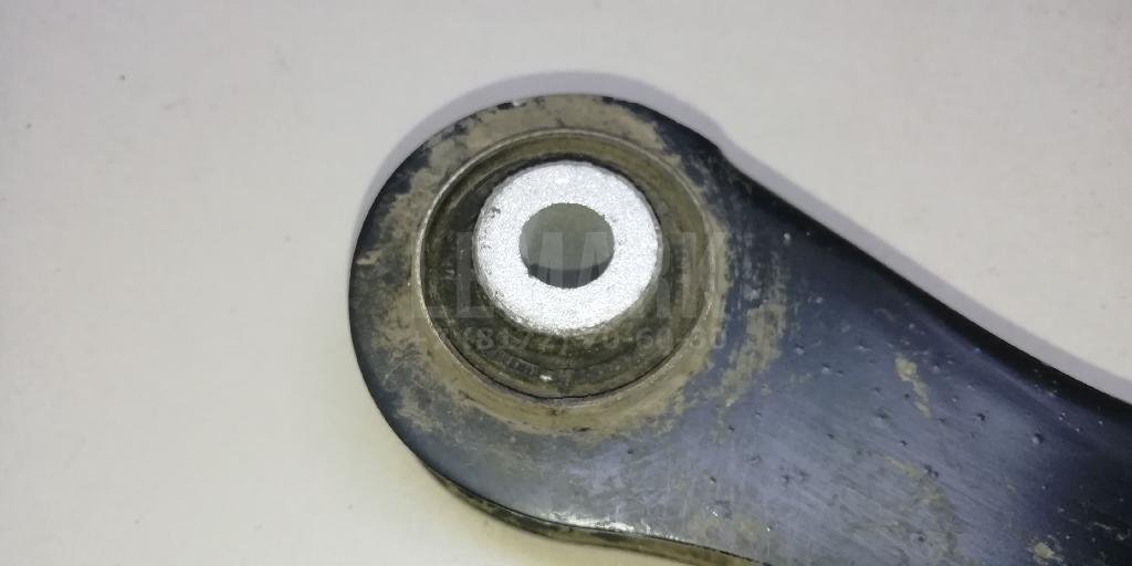 Рычаг задний верхний левый