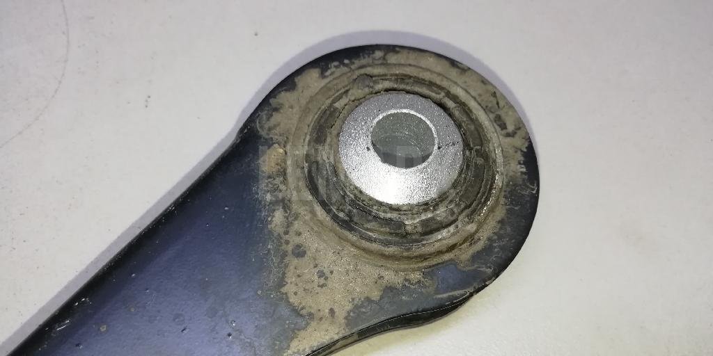 Рычаг задний верхний левый