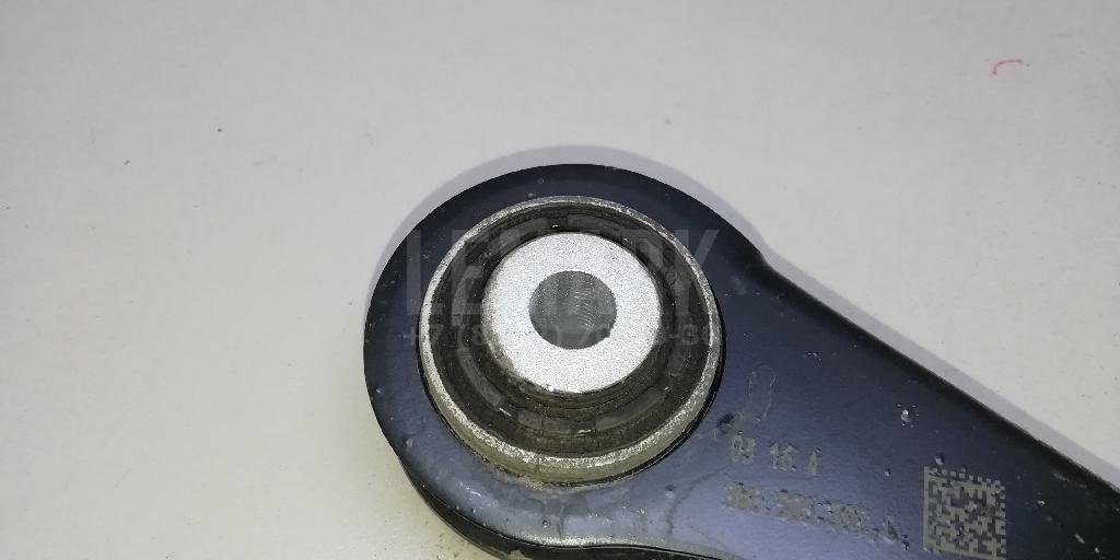 Рычаг задний верхний левый