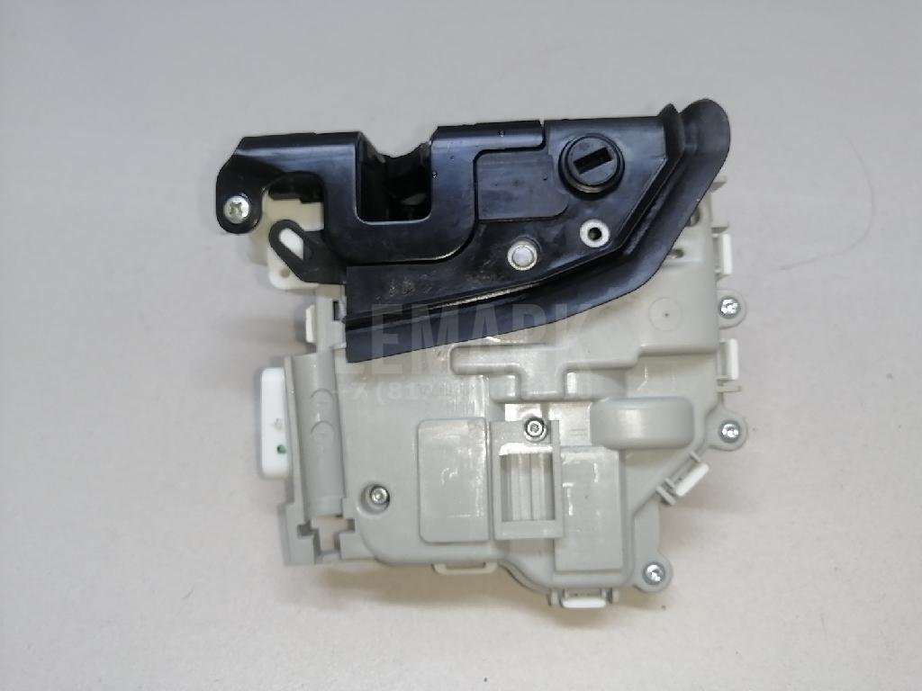 Замок двери задней левой