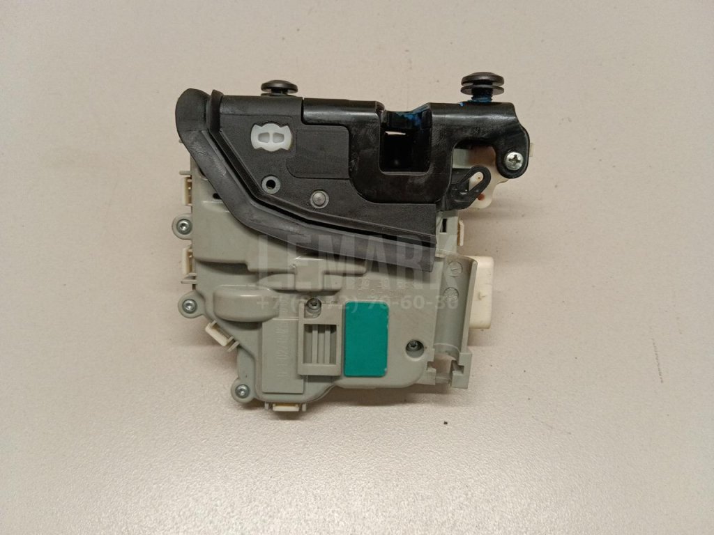 Замок двери передней правой