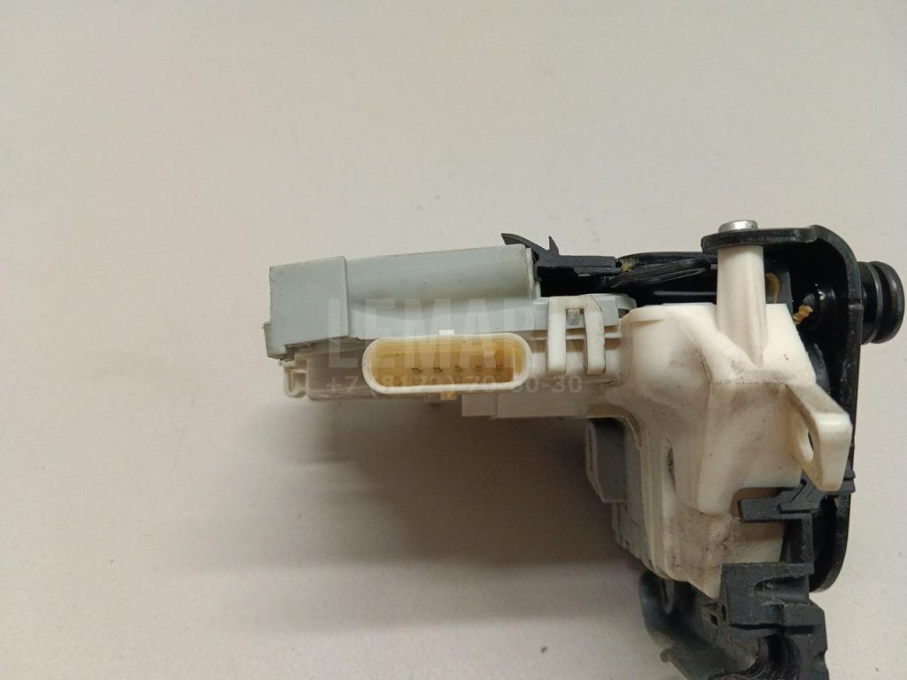 Замок двери передней правой