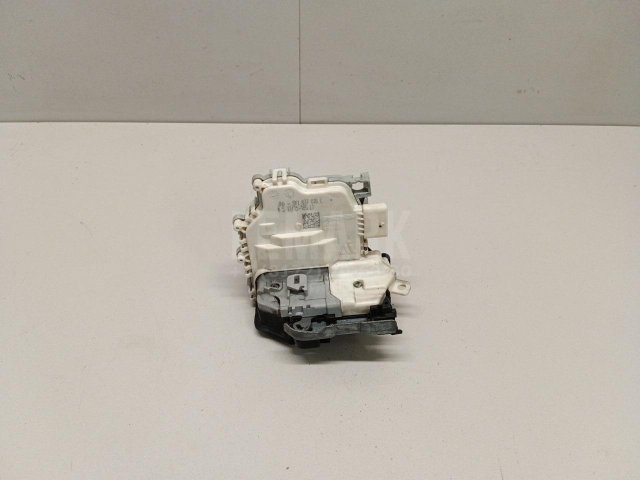 Замок двери передней правой