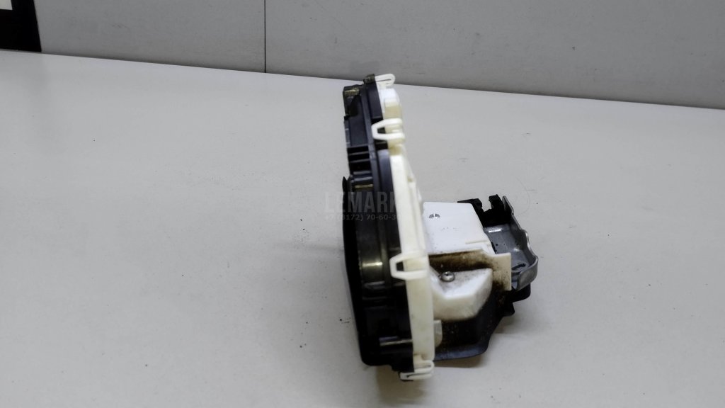 Замок двери передней правой