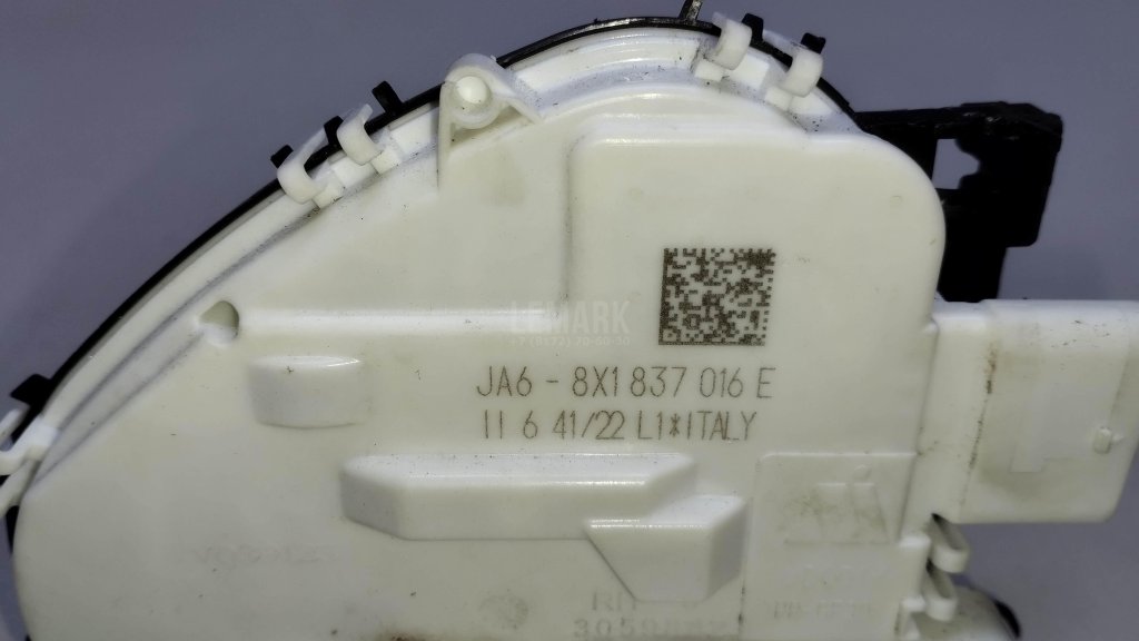 Замок двери передней правой