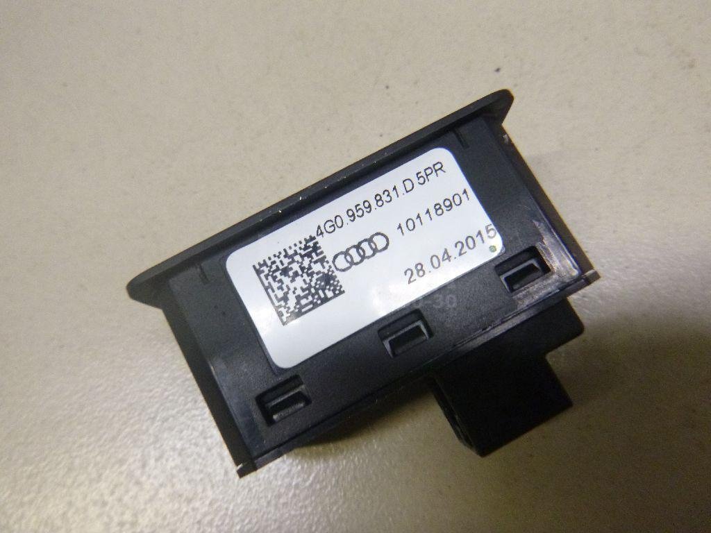 Кнопка закрывания багажника