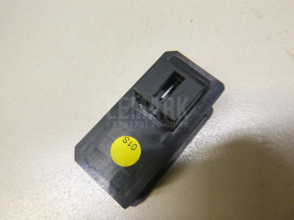 Кнопка закрывания багажника