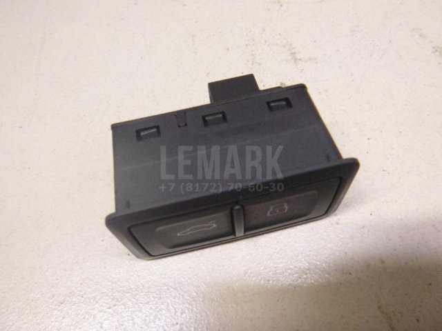 Кнопка закрывания багажника