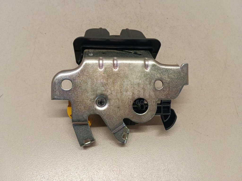 Замок багажника