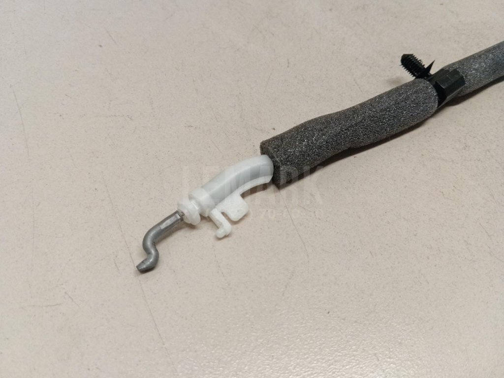 Трос открывания багажника