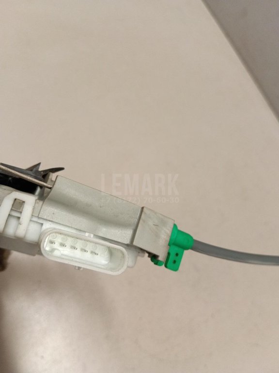 Замок двери задней левой