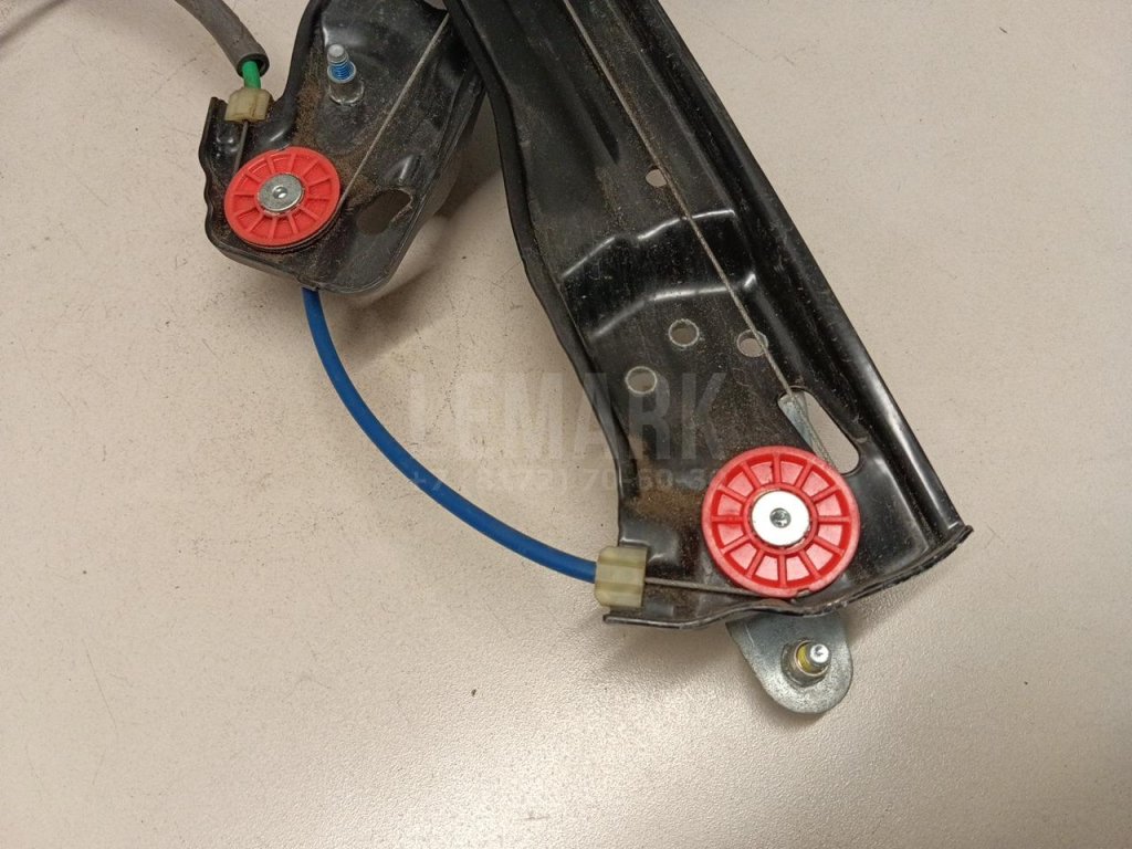 Стеклоподъемник электр. задний правый