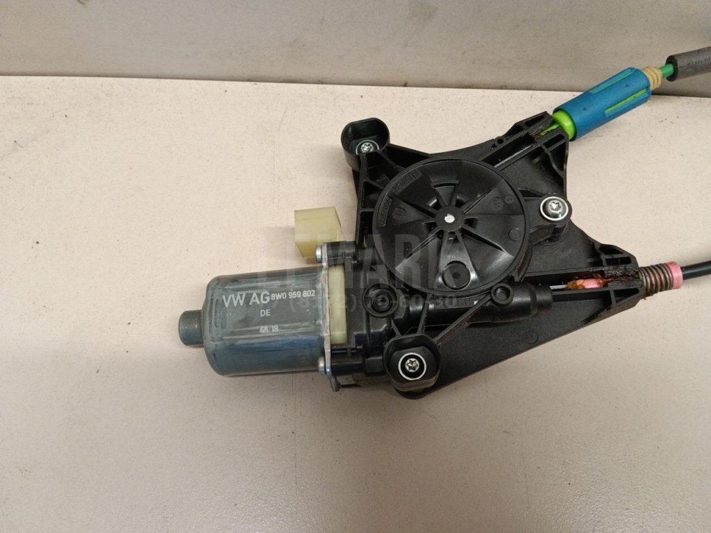 Стеклоподъемник электр. задний правый