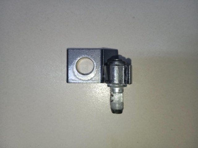 Петля двери