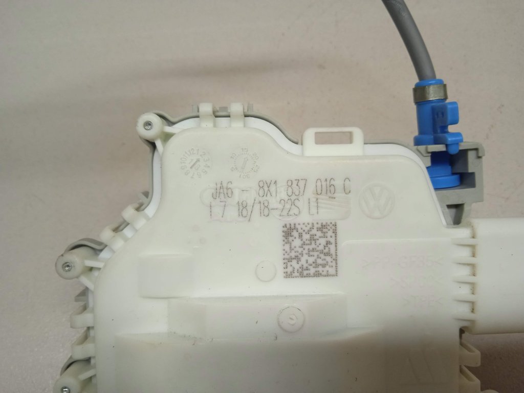 Замок двери передней правой