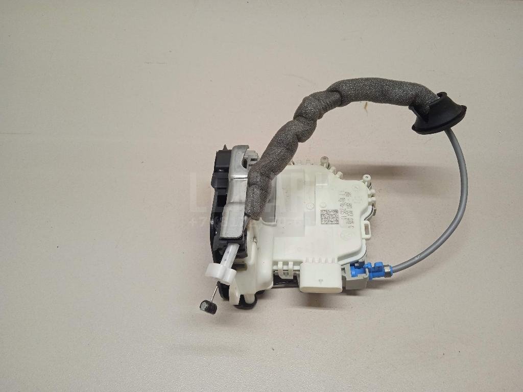 Замок двери передней правой