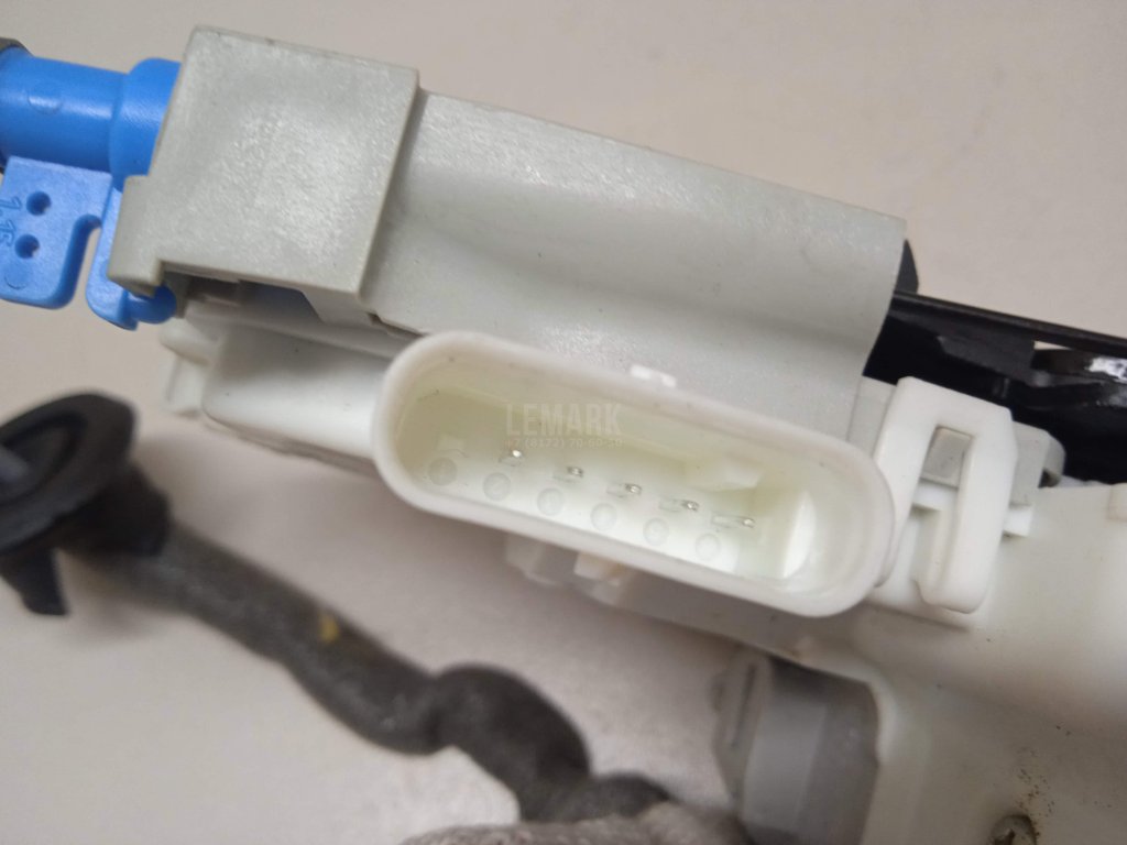 Замок двери передней правой