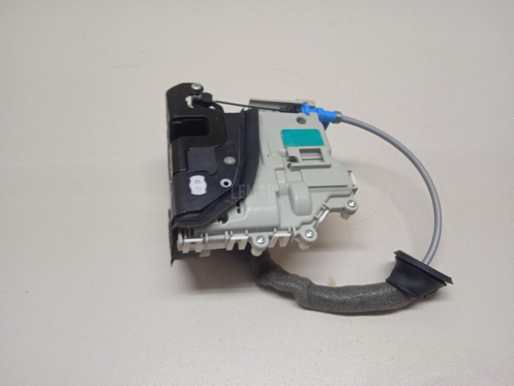 Замок двери передней правой