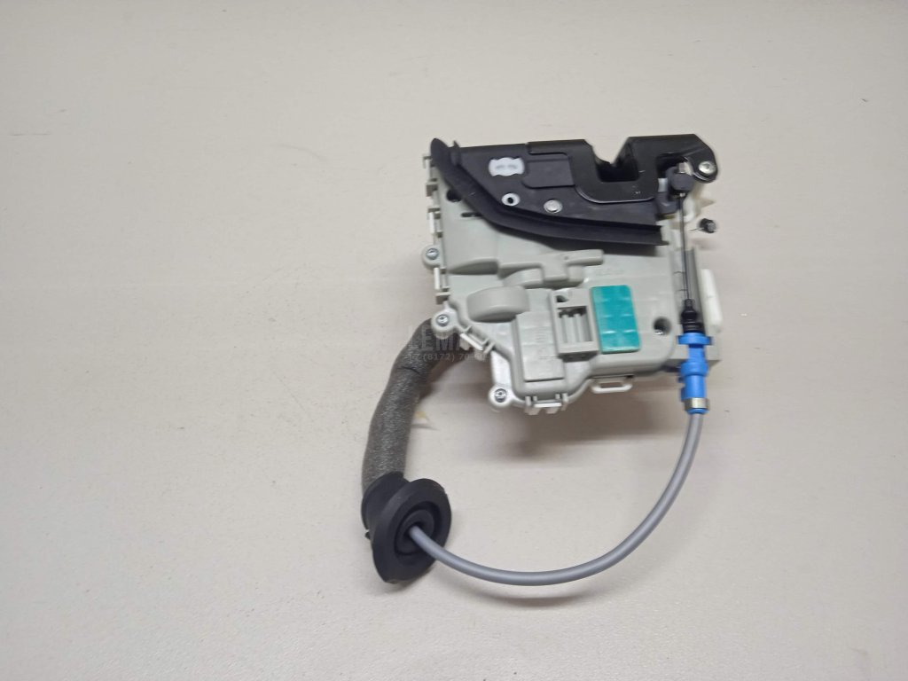 Замок двери передней правой