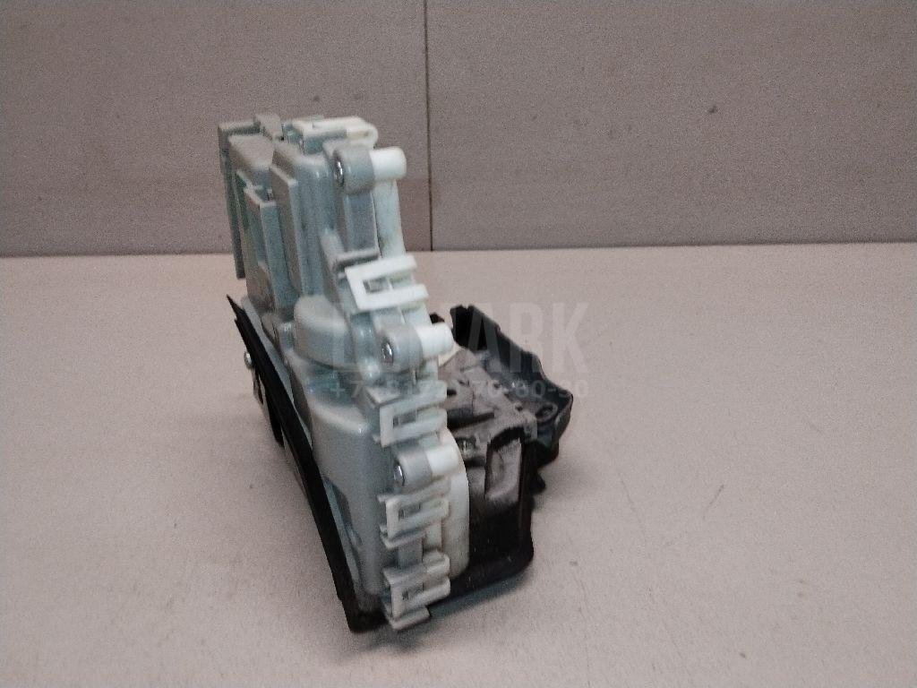 Замок двери передней правой